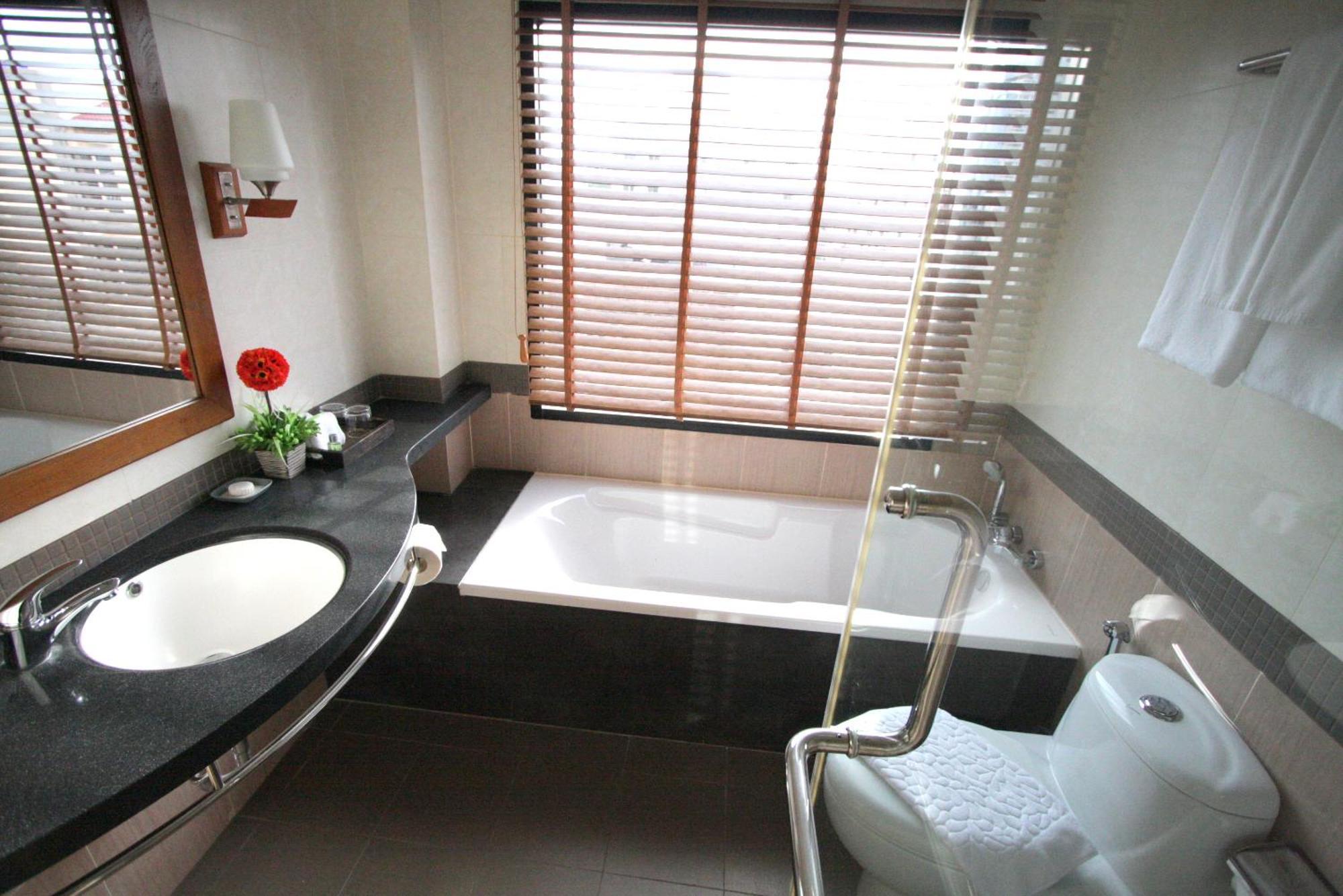 Hiran Residence Patong Kültér fotó