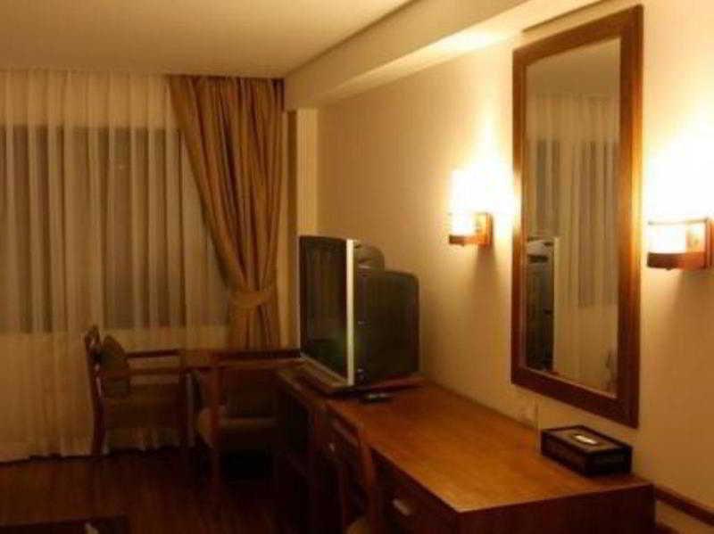 Hiran Residence Patong Kültér fotó